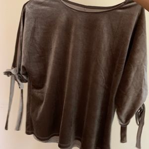 crushed velvet slit tie sleeve top ♥️